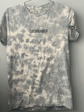 Daydreamer Tie-Dye Short Sleeve Tee in Gray